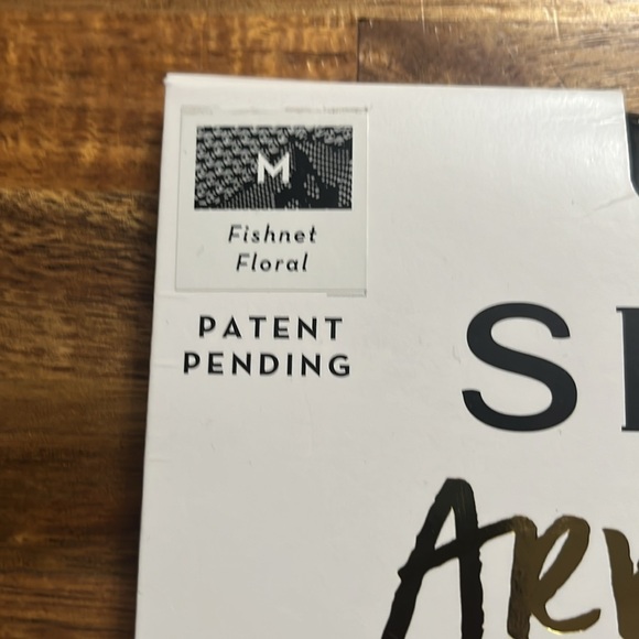 SPANX Arm Tights! Fishnet Floral Medium mesh sleeves crop top New! Retail $42 - Picture 3 of 7